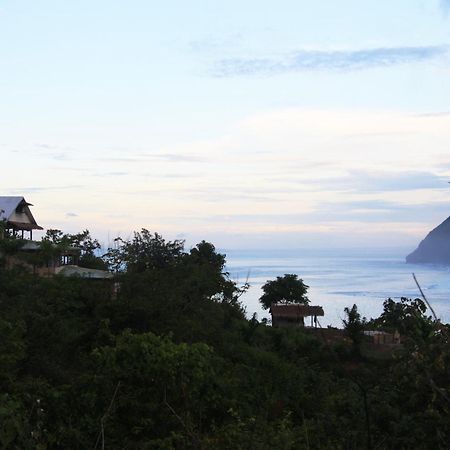 Merdeka House Maluk Kültér fotó