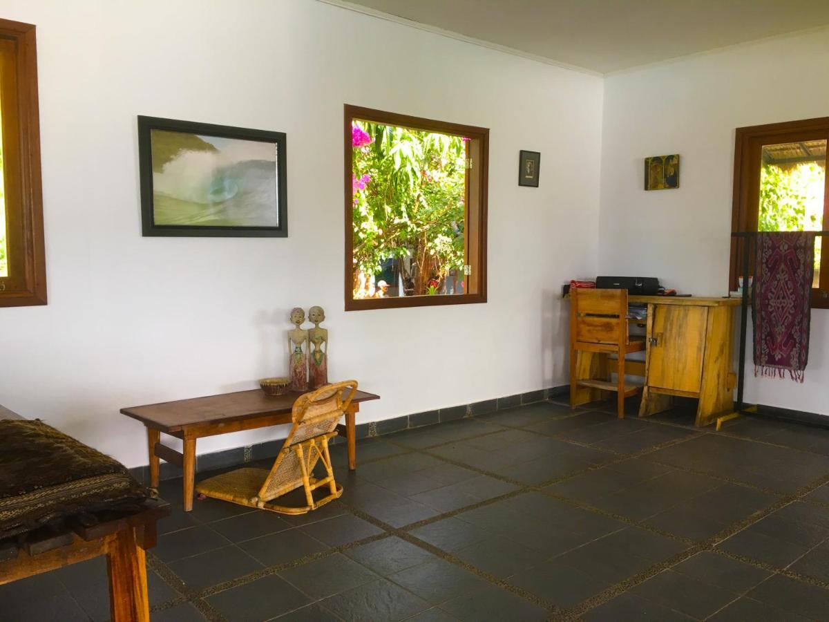 Merdeka House Maluk Kültér fotó