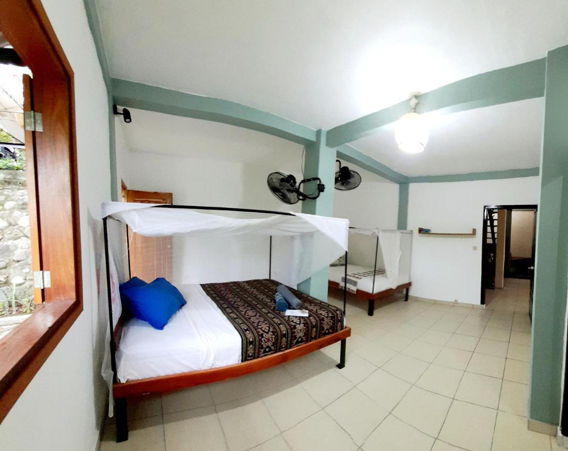 Merdeka House Maluk Kültér fotó