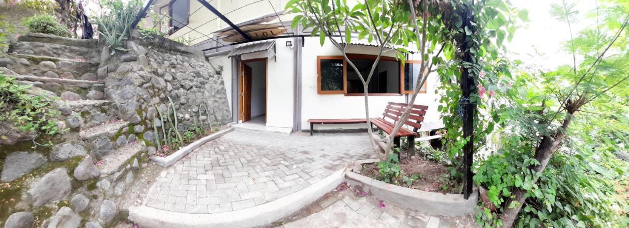 Merdeka House Maluk Kültér fotó