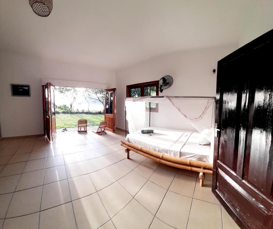 Merdeka House Maluk Kültér fotó