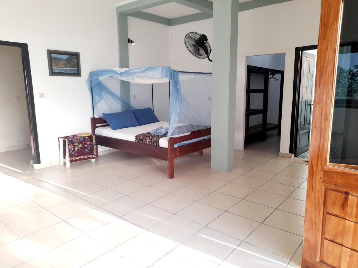 Merdeka House Maluk Kültér fotó