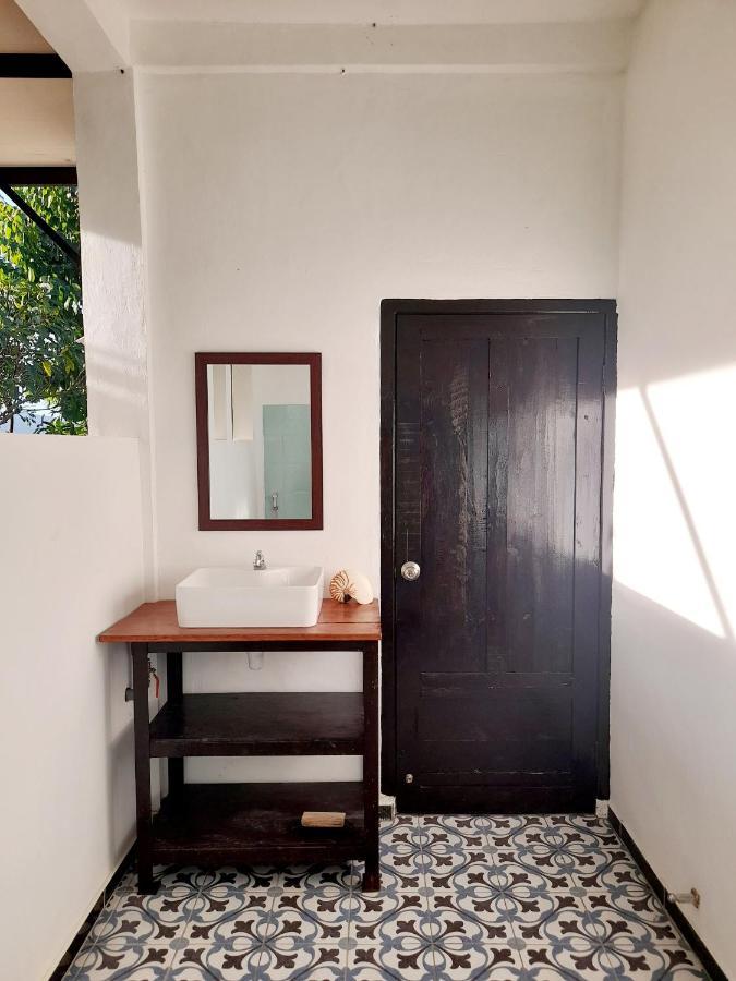 Merdeka House Maluk Kültér fotó