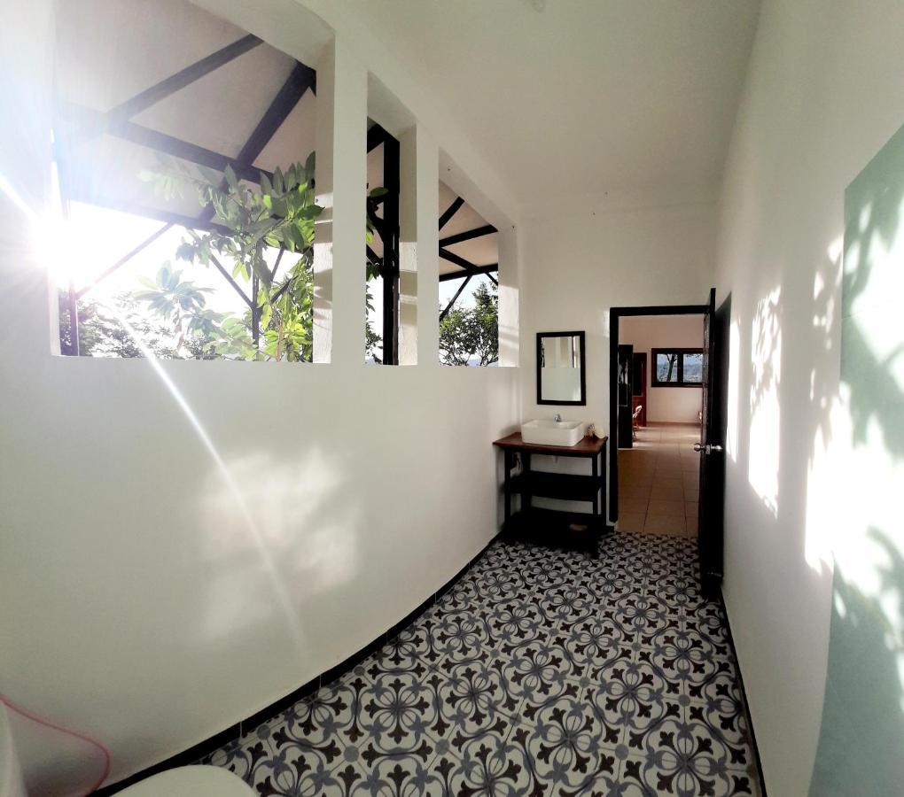 Merdeka House Maluk Kültér fotó