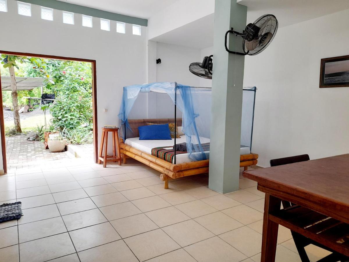 Merdeka House Maluk Kültér fotó
