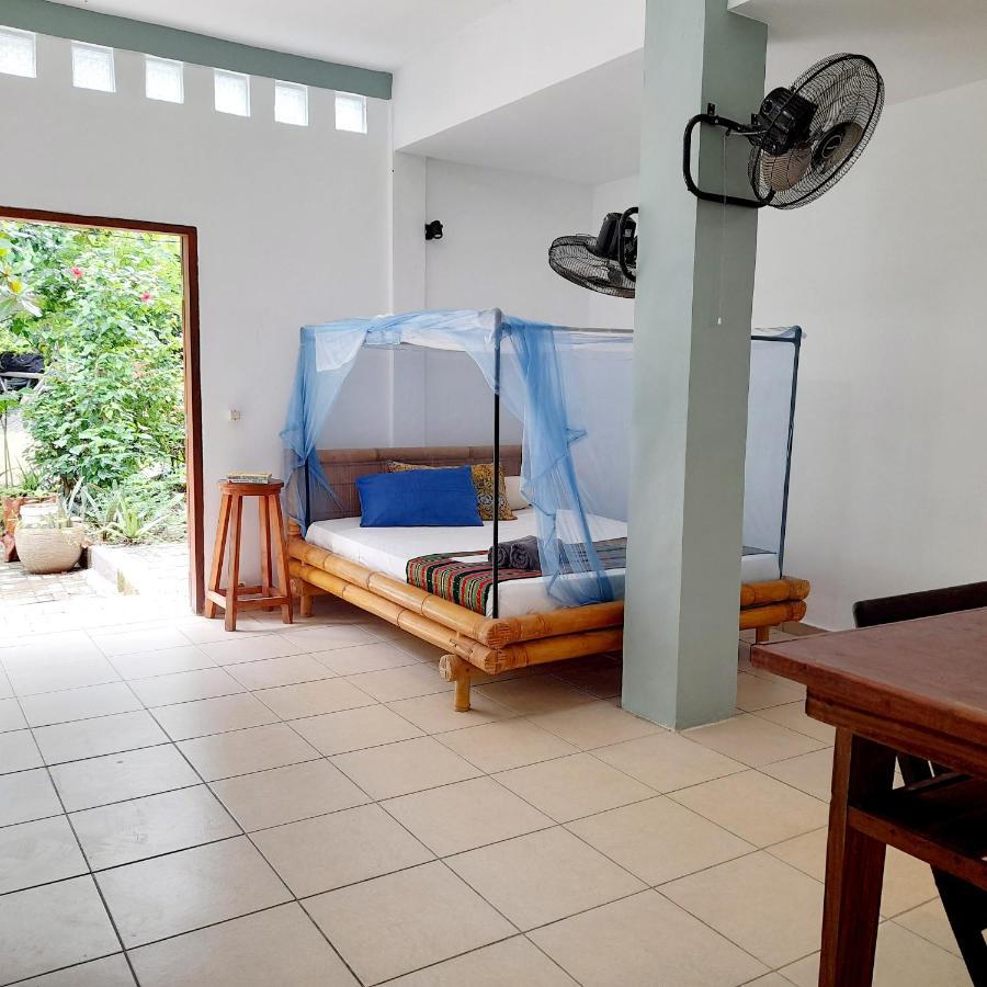 Merdeka House Maluk Kültér fotó