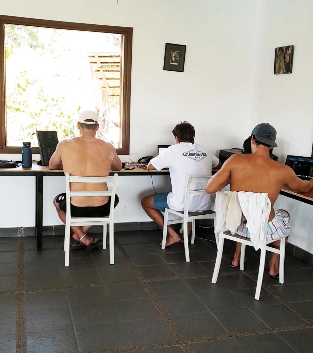 Merdeka House Maluk Kültér fotó