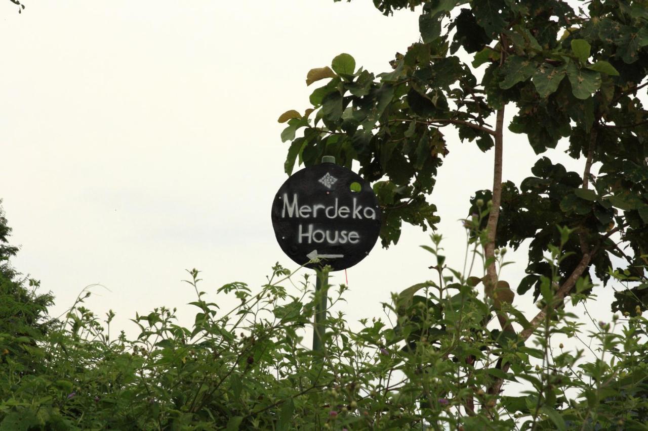 Merdeka House Maluk Kültér fotó